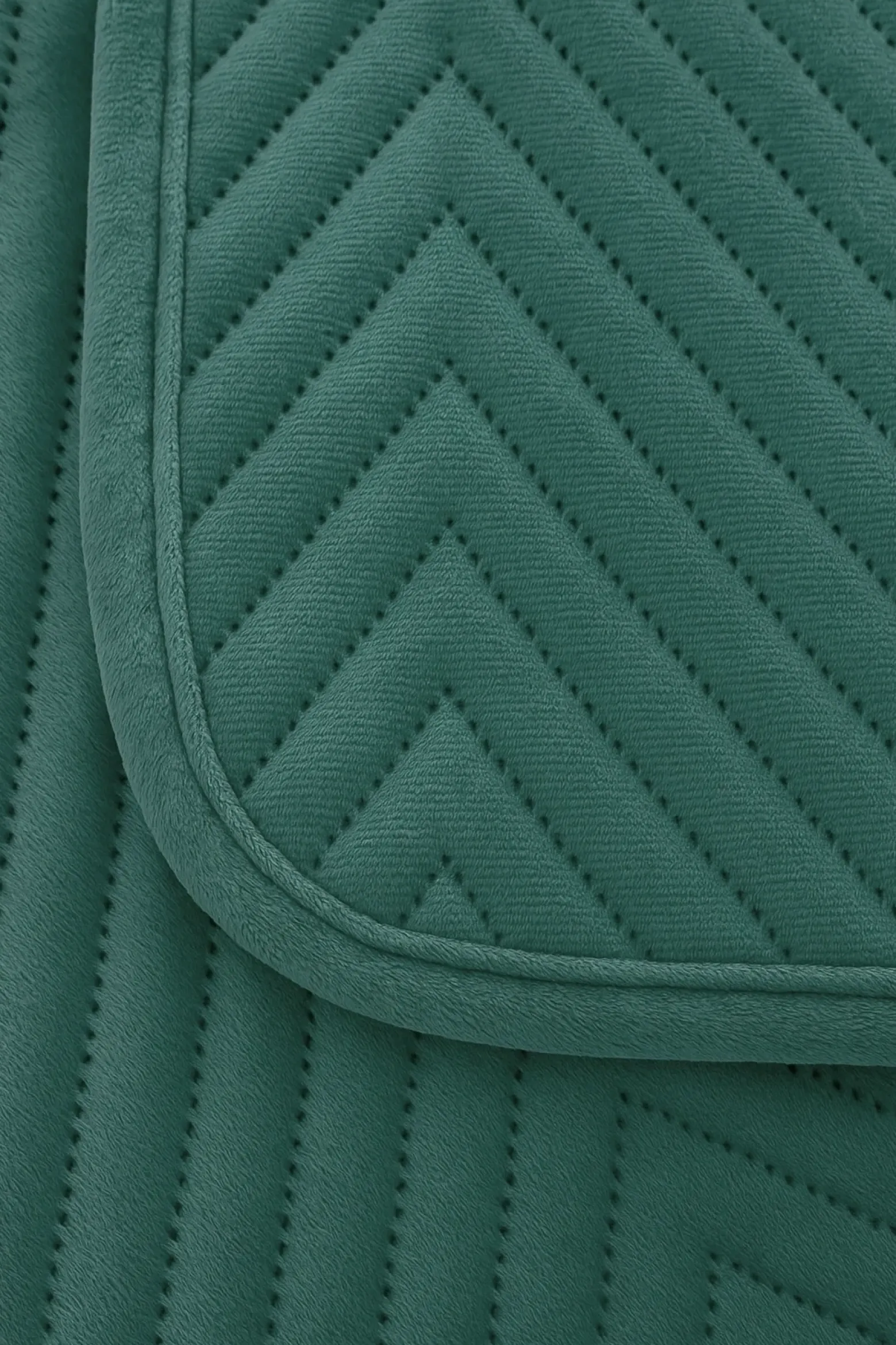 Narzuta dekoracyjna welurowa w jodełkę CHEVRON VELVET 200x220 butelkowa zielona