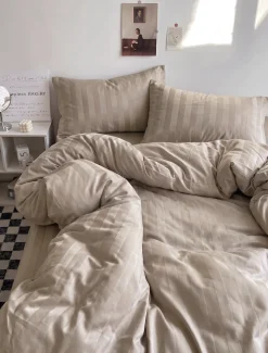 Pościel z adamaszku beżowa w pasy 160x200 3 el. Kim Beige C-007 DH1609