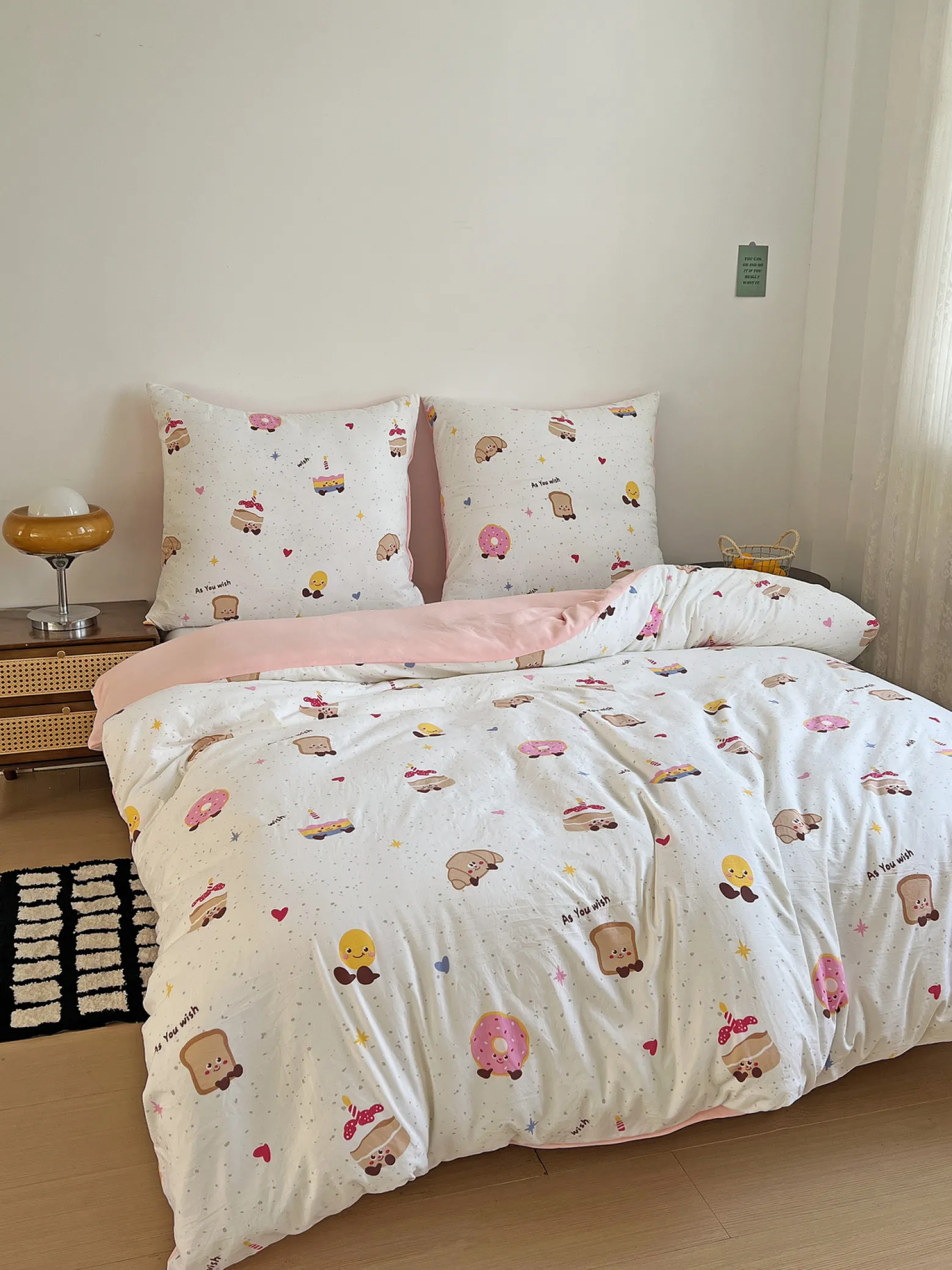 Pościel z mikrofibry biała w ciastka i donuty 160x200 3 el. Donuts F10 na zamek bez prasowania
