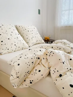 Pościel z mikrofibry biała w kropki i groszki 200x220 3 el. Dots F15 na zamek bez prasowania