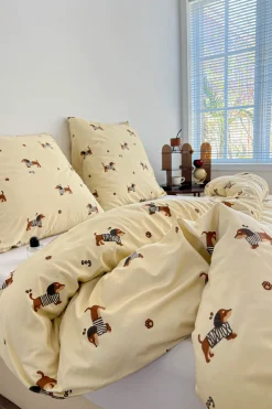 Pościel z mikrofibry jasna beżowa w jamniki psy 160x200 3 el. Doggy F4 na zamek bez prasowania